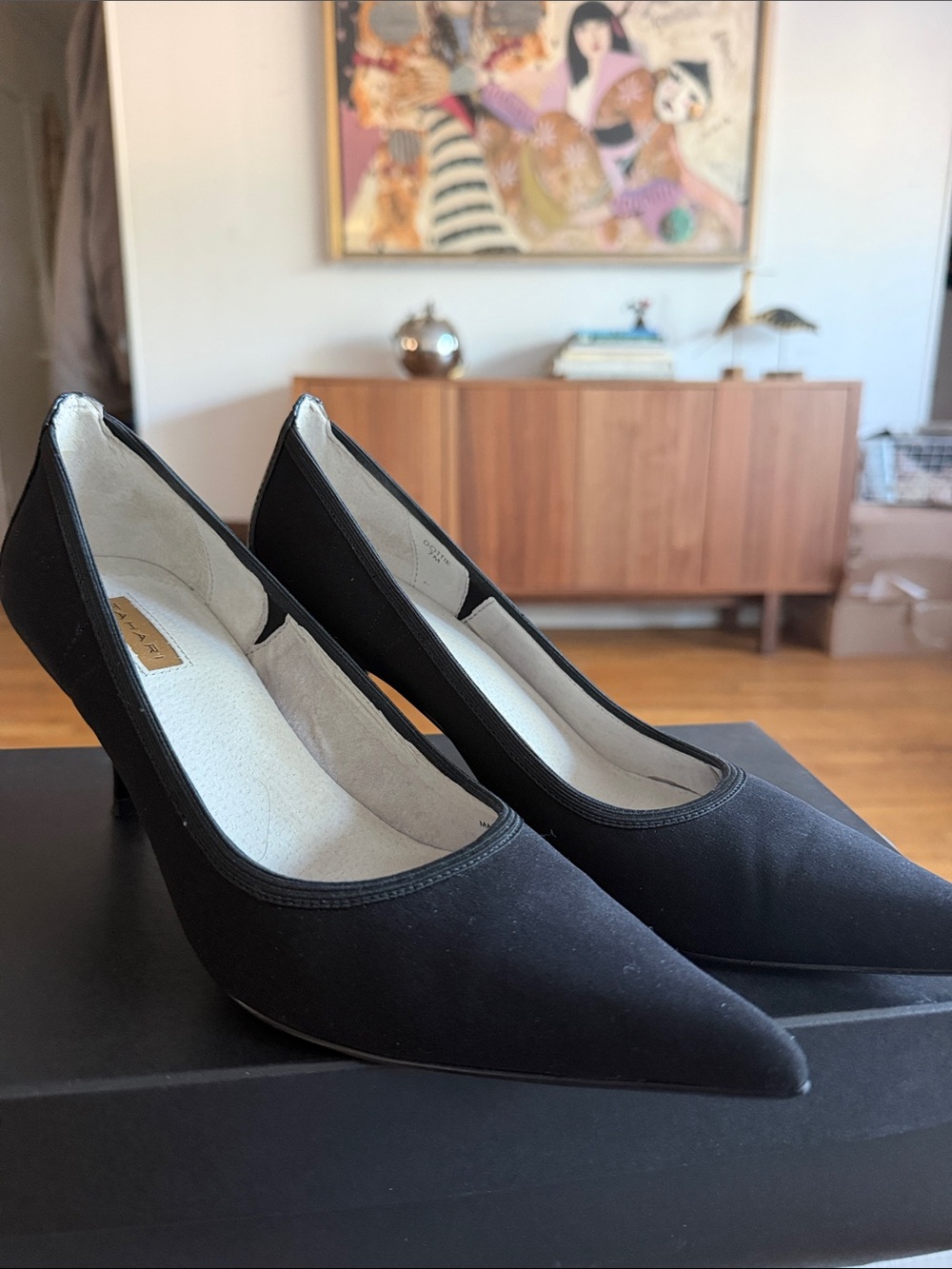 Tahari Black Pointed-Toe Mid-Heel Pumps Dottie size 7M